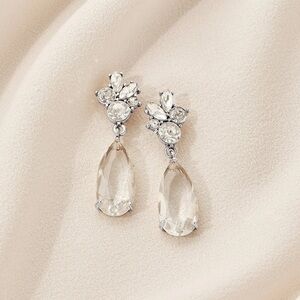 NWT- Olive & Piper Tuyet Drops Earrings